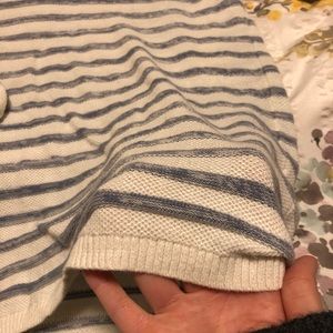 Cropped-sleeve light sweater